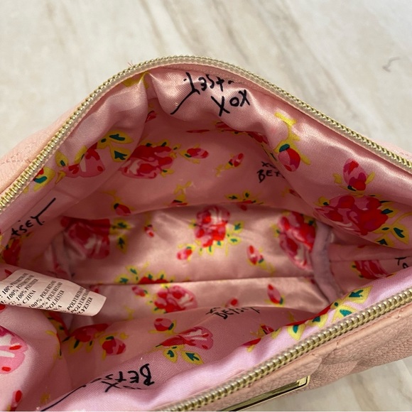 Betsey Johnson Pink Wristlet Cosmetic Zipper Pouch Bag Diamond Ring Hearts Bag - Picture 11 of 15